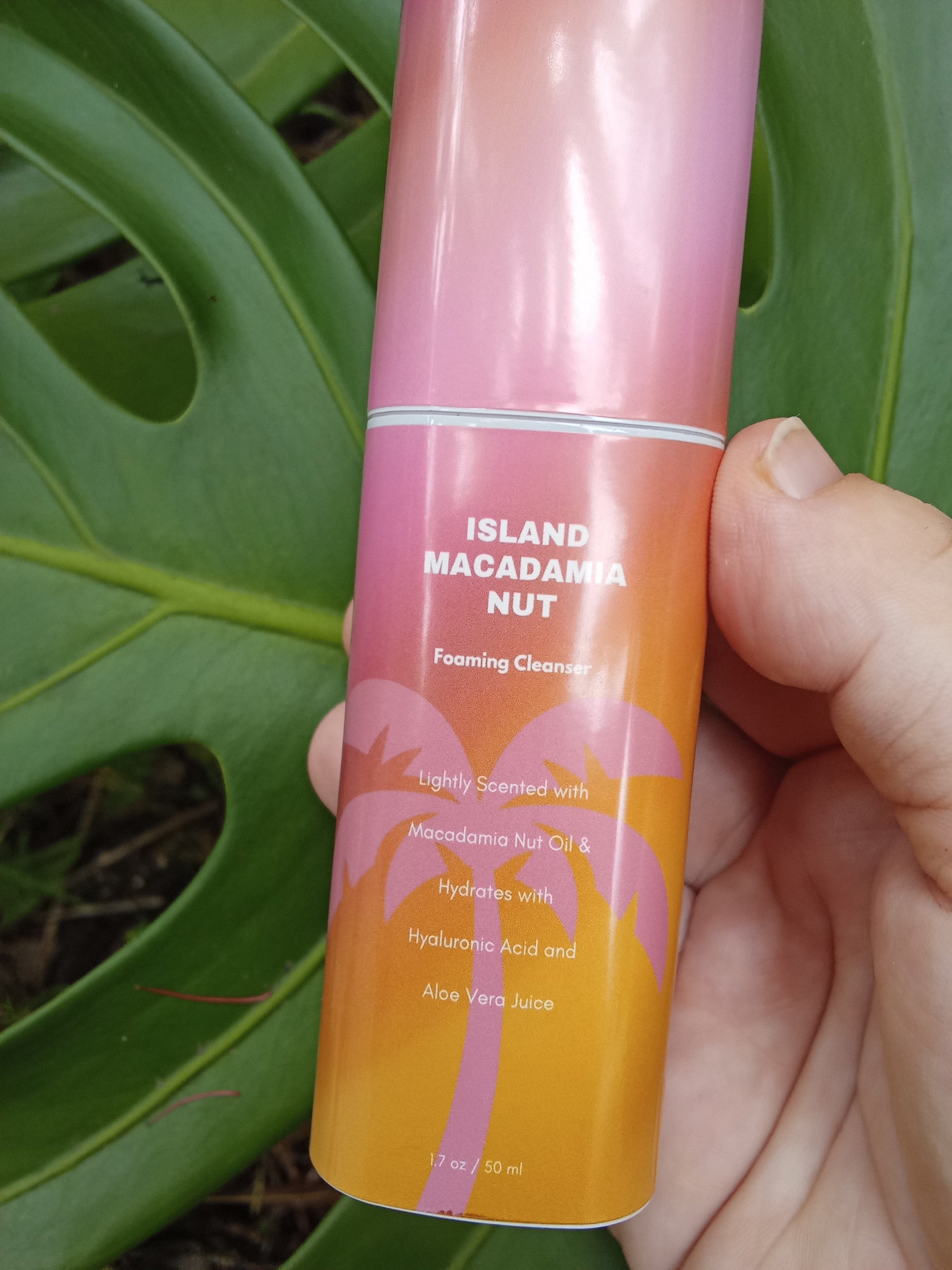 Island Macadamia Nut™ Foaming Cleanser